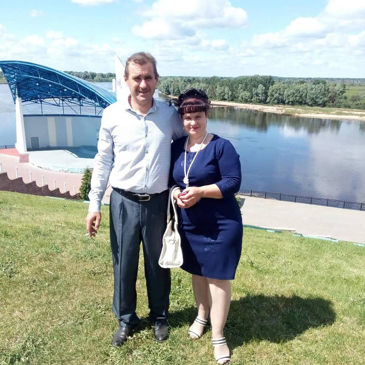 Елена Викторовна и Игорь Степанович во время непродолжительного отдыха у Днепра (Речица)