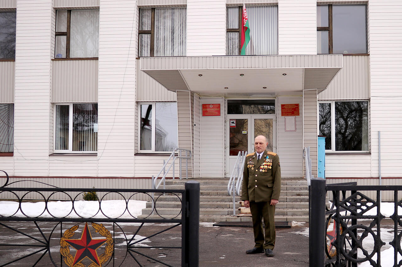 На здымку Аляксандр Шчэрбін – старшыня Рэчыцкай раённай арганізацыі «Беларускі саюз афіцэраў».