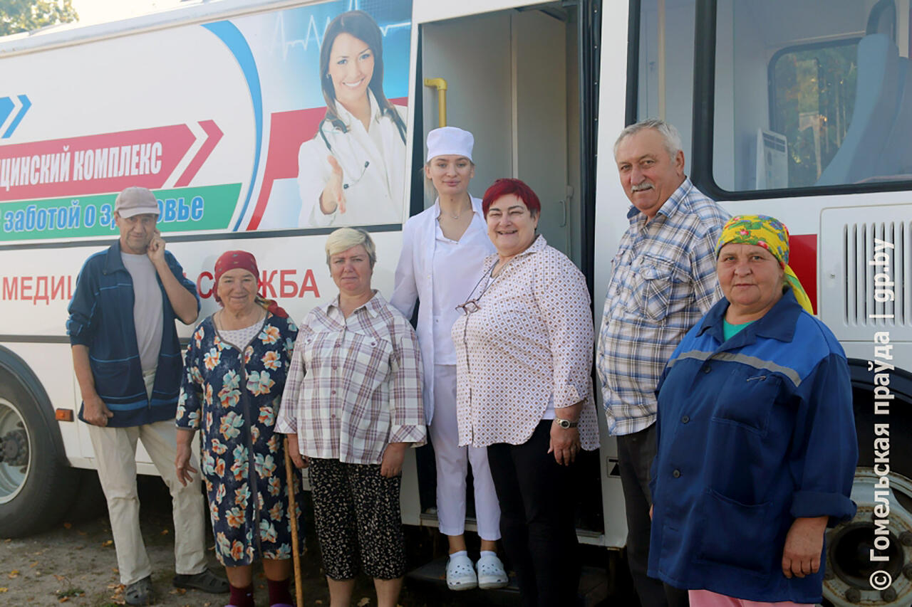 Помощник врача Короватичской БСУ Юлия Гончаренко и капоровчане