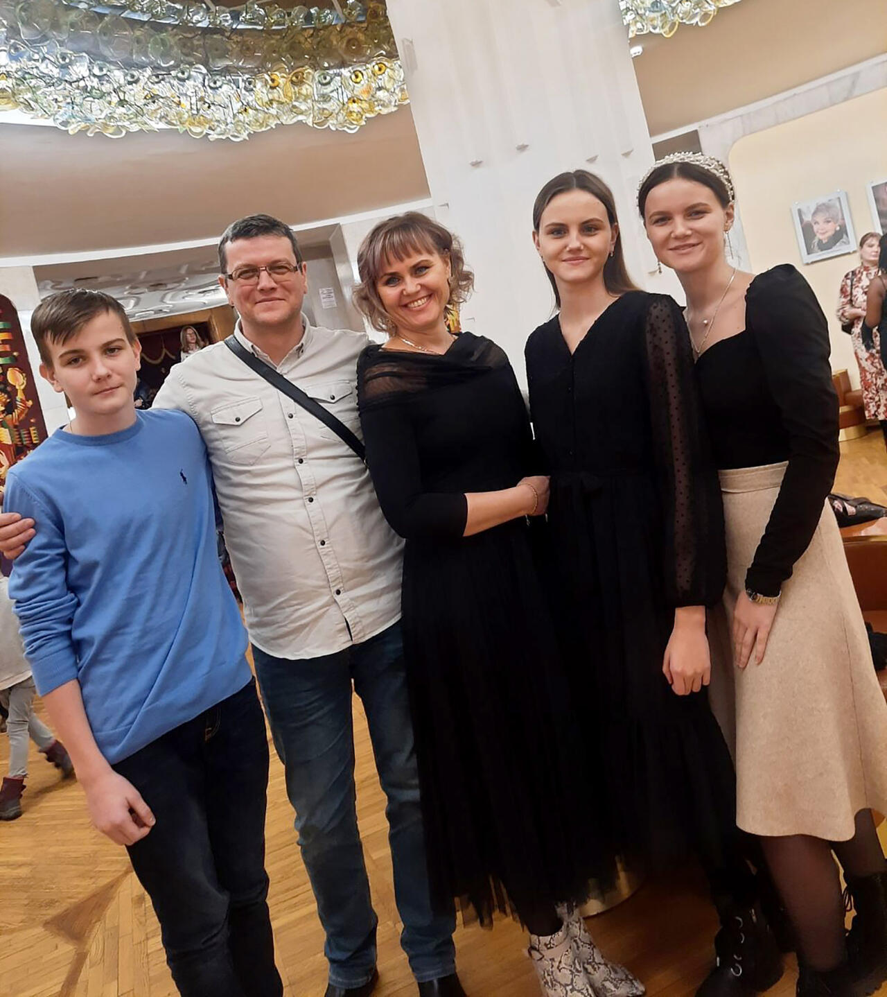 Дмитрий и Татьяна Лазаревичи с детьми Полиной, Марией и Владимиром