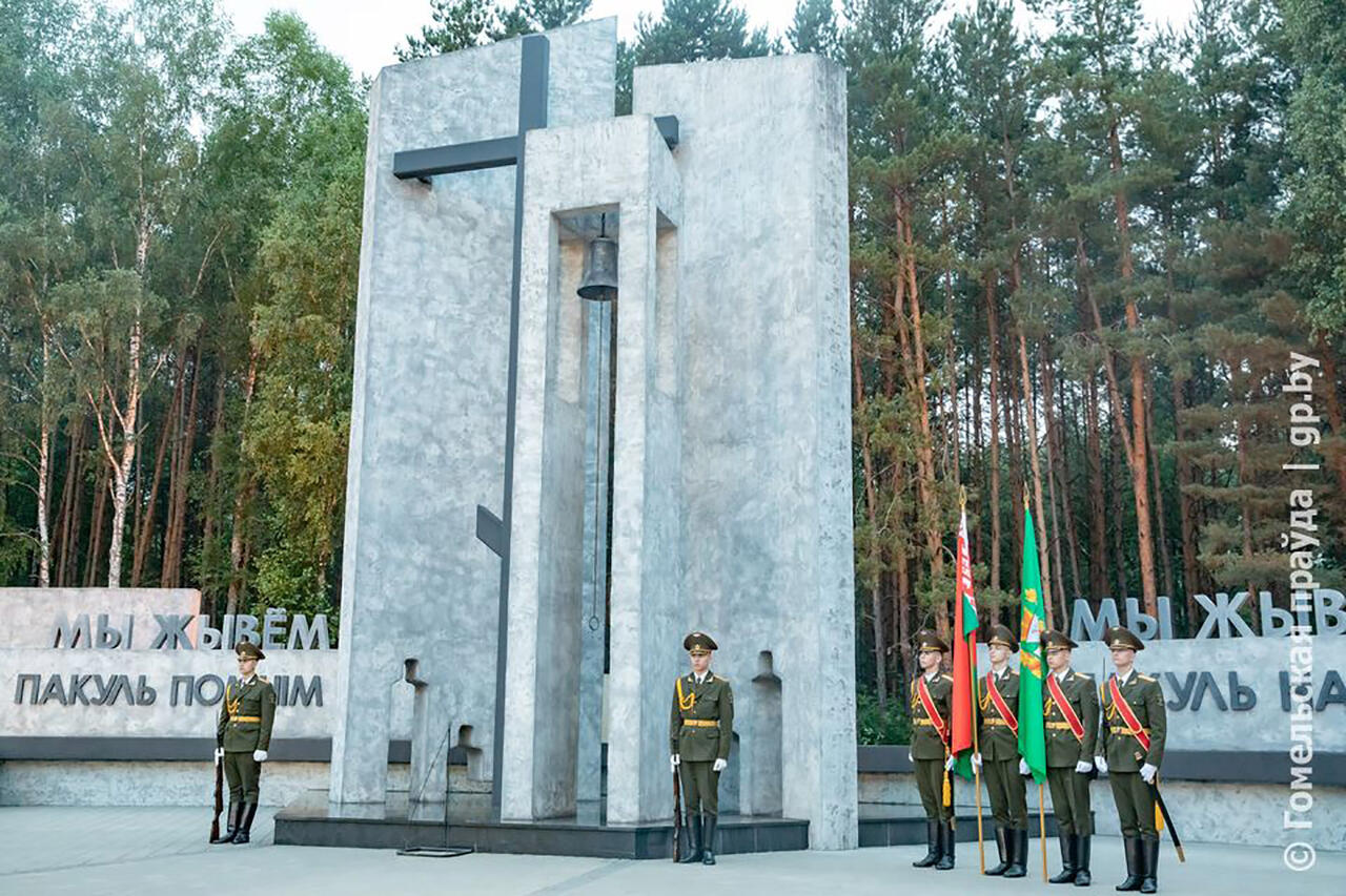 В последние годы на Гомельщине открыты и реконструированы мемориальные комплексы «Ола», «Детям – жертвам войны», «Партизанская криничка», «Багратион», Озаричский лагерь смерти, памятный знак «Дерево жизни»