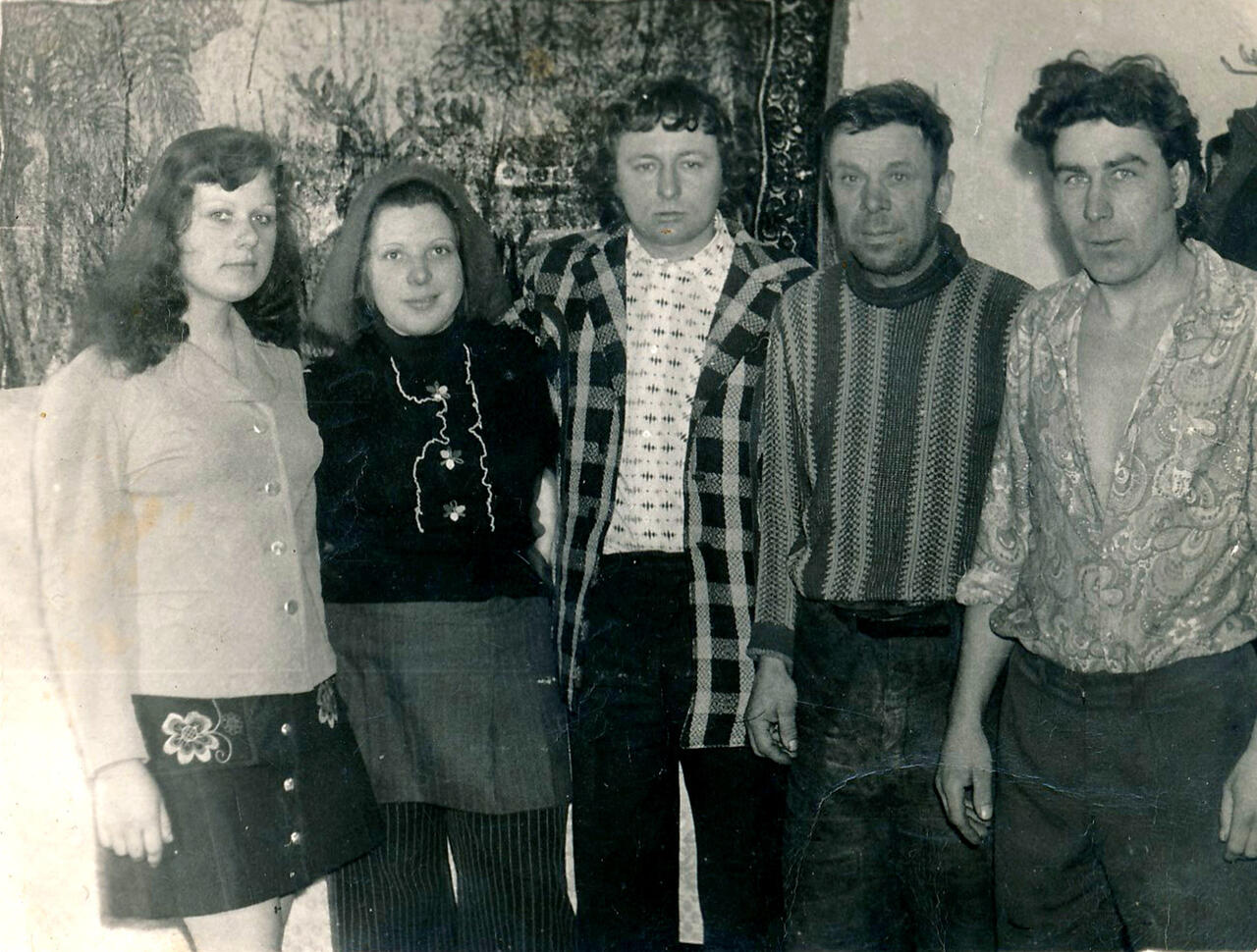 Иван Цыбульский (второй справа) с дочерями и зятьями