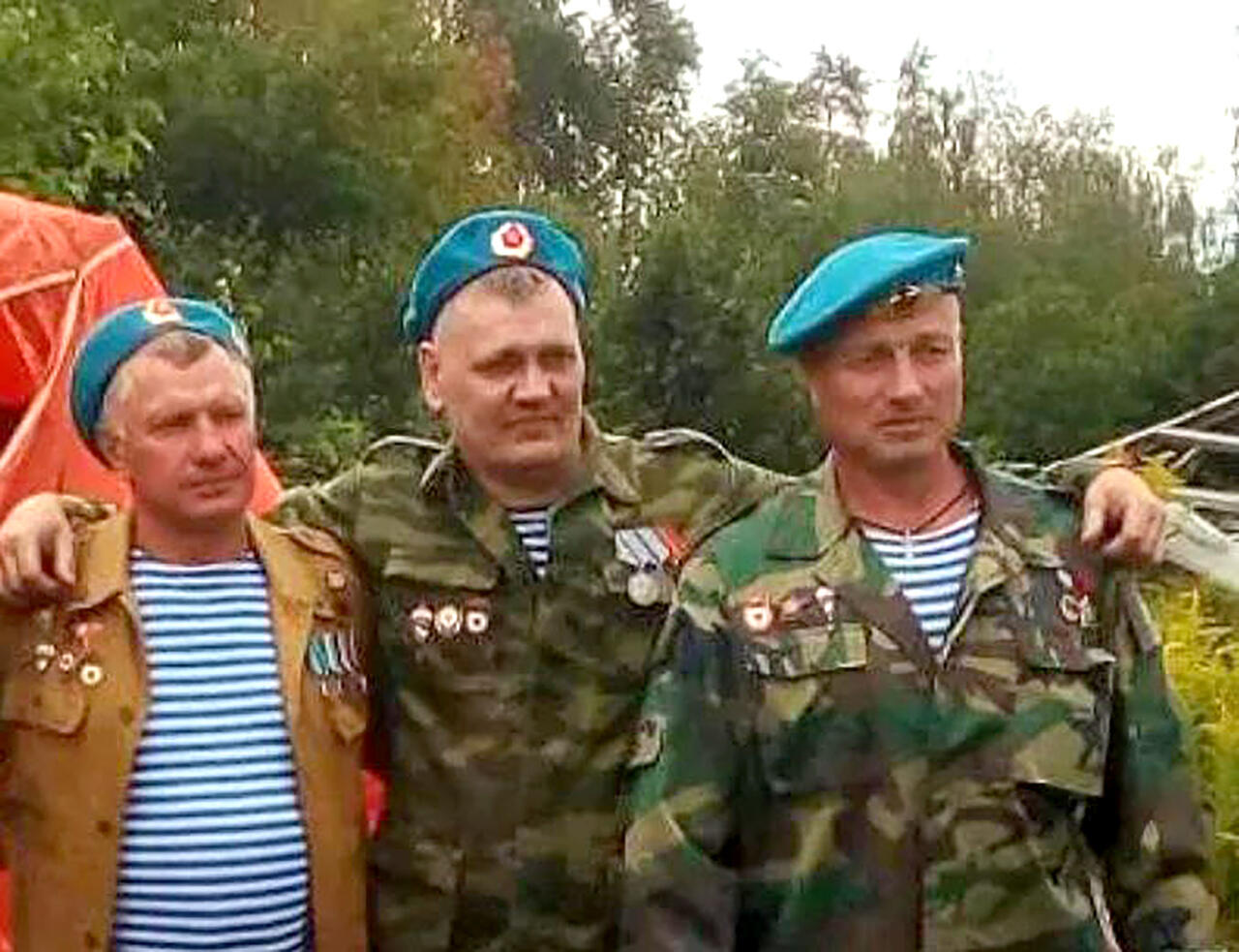 Владимир Шульга крайний справа